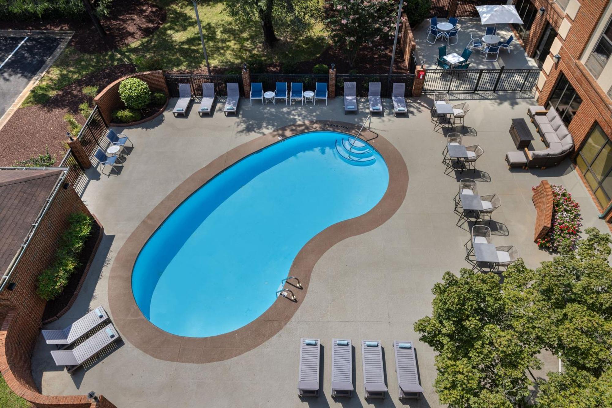 Four Points By Sheraton Greensboro Airport Exterior foto
