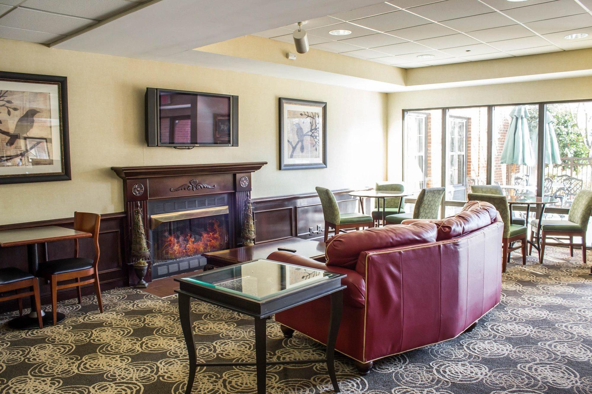 Four Points By Sheraton Greensboro Airport Exterior foto